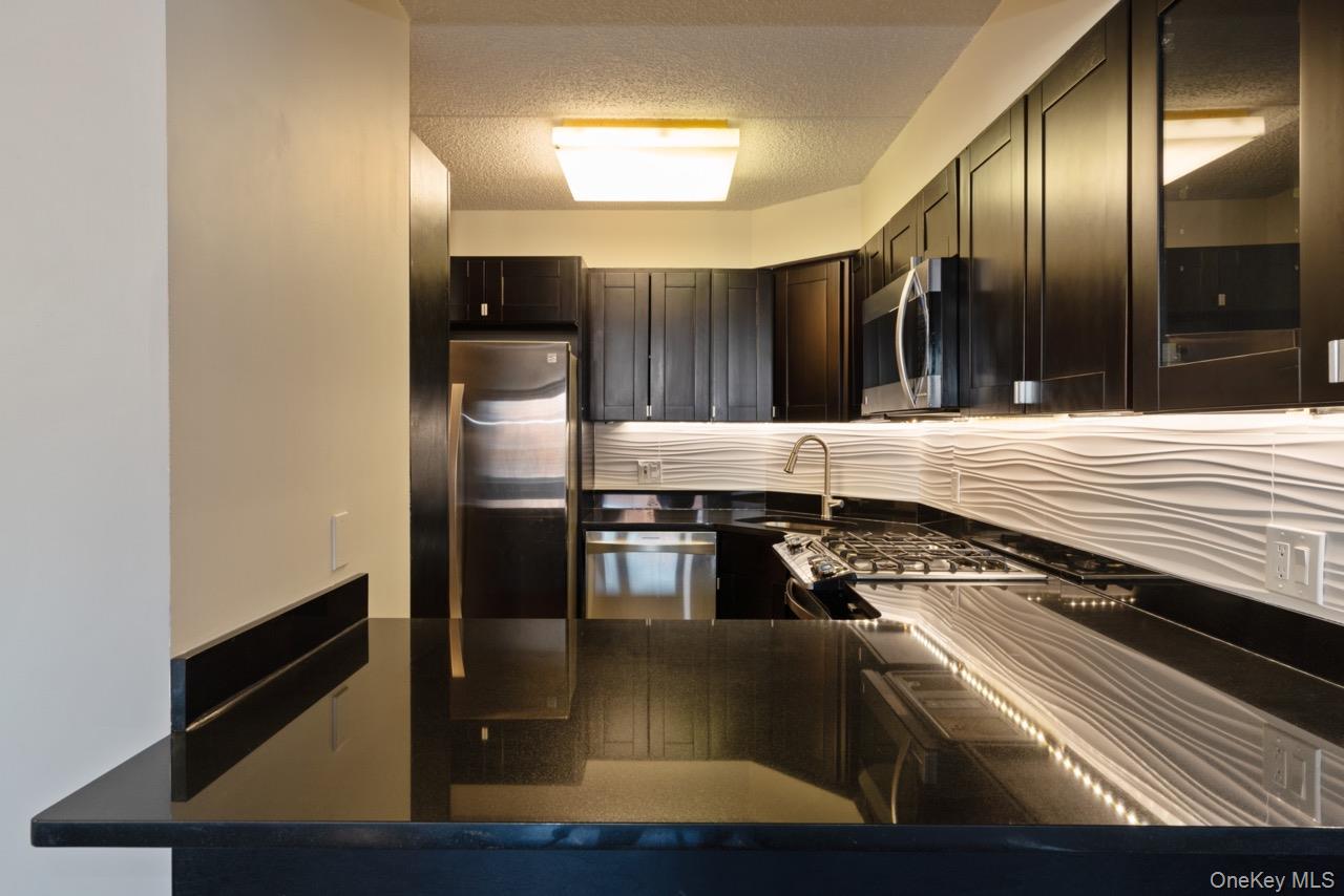 #10 photo, 703 Pelham Road, New Rochelle , NY 10805