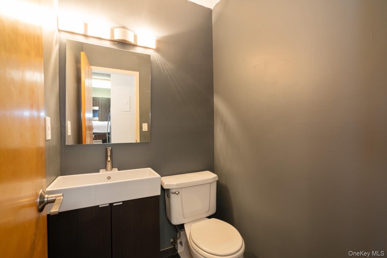 #11 photo, 703 Pelham Road, New Rochelle , NY 10805