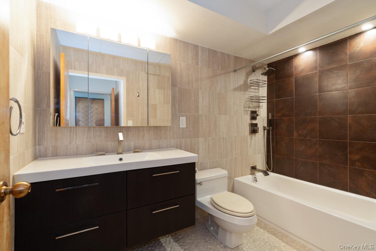 #12 photo, 703 Pelham Road, New Rochelle , NY 10805