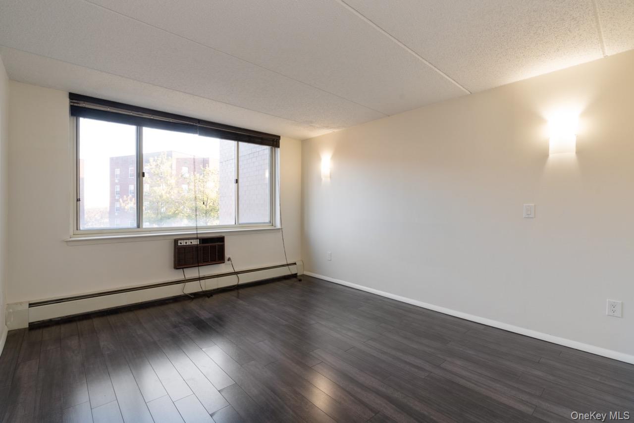 #14 photo, 703 Pelham Road, New Rochelle , NY 10805