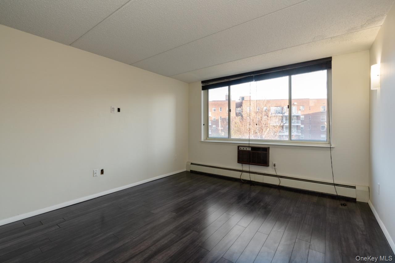 #16 photo, 703 Pelham Road, New Rochelle , NY 10805