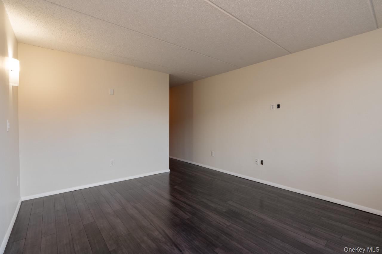 #17 photo, 703 Pelham Road, New Rochelle , NY 10805