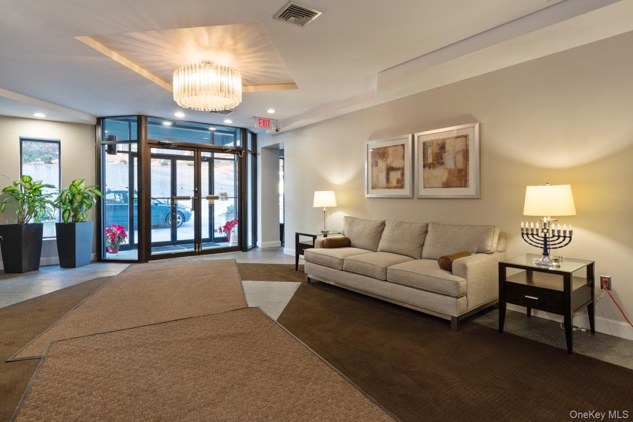 #19 photo, 703 Pelham Road, New Rochelle , NY 10805