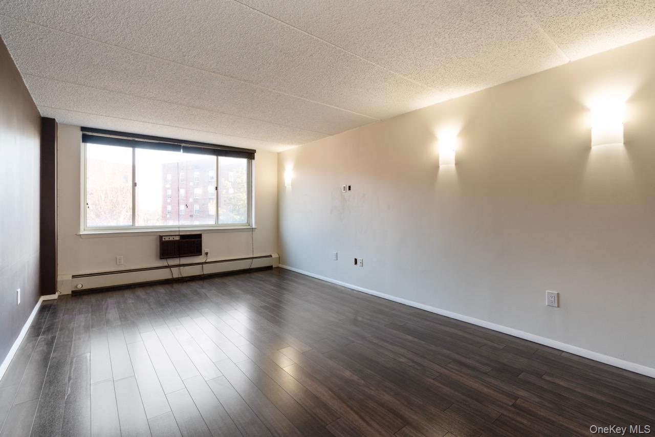 #6 photo, 703 Pelham Road, New Rochelle , NY 10805