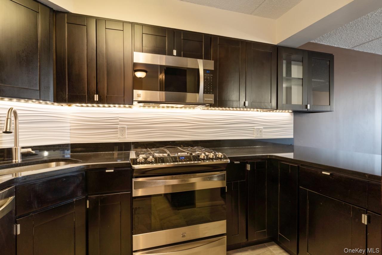 #8 photo, 703 Pelham Road, New Rochelle , NY 10805