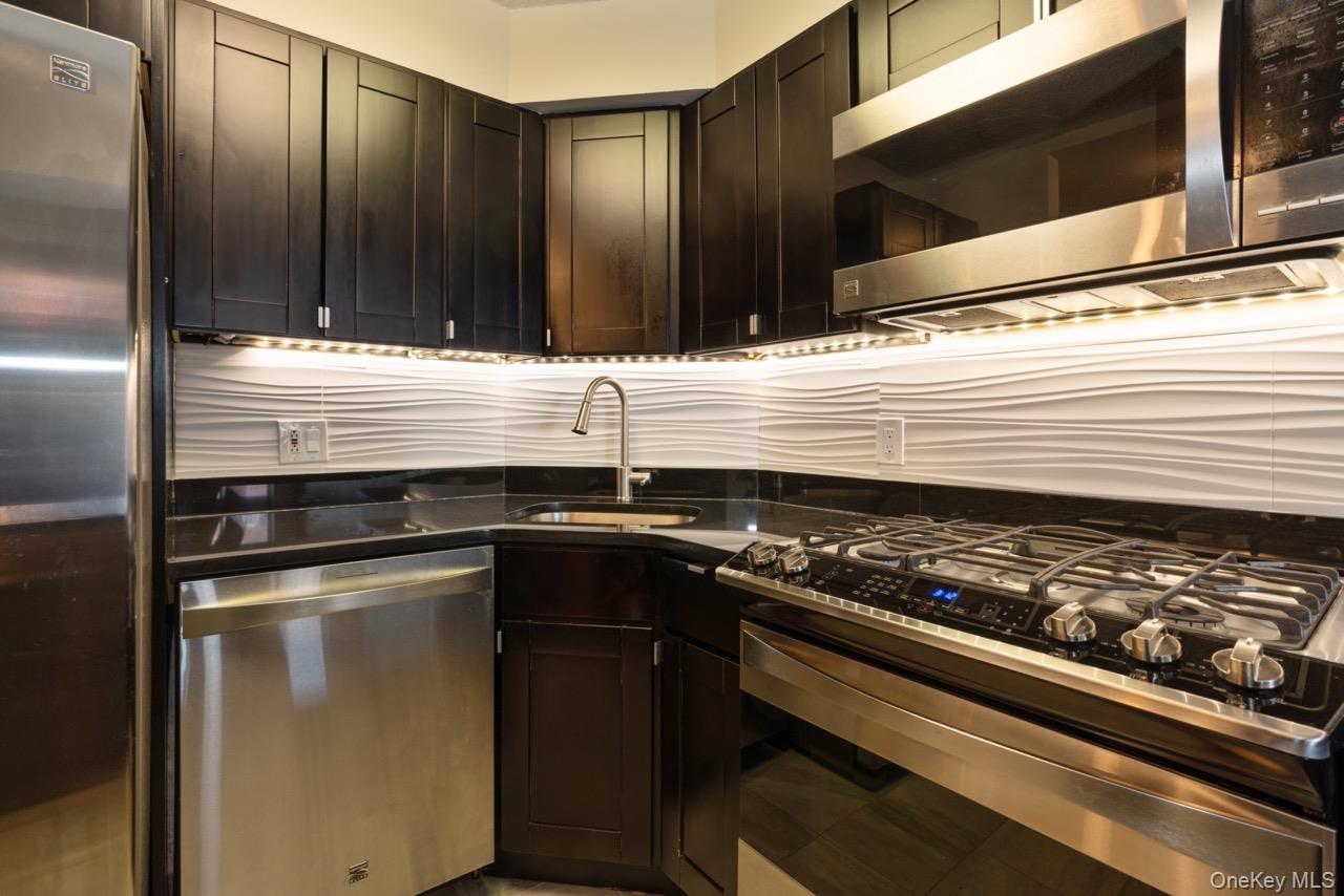 #9 photo, 703 Pelham Road, New Rochelle , NY 10805