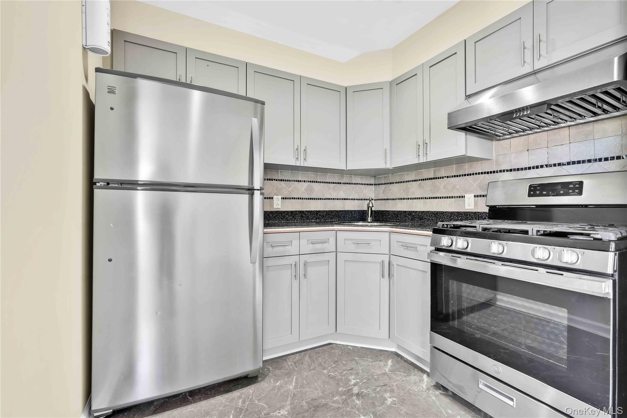 #11 photo, 88-20 70th Road, クイーンズ区 Forest Hills , NY 11375