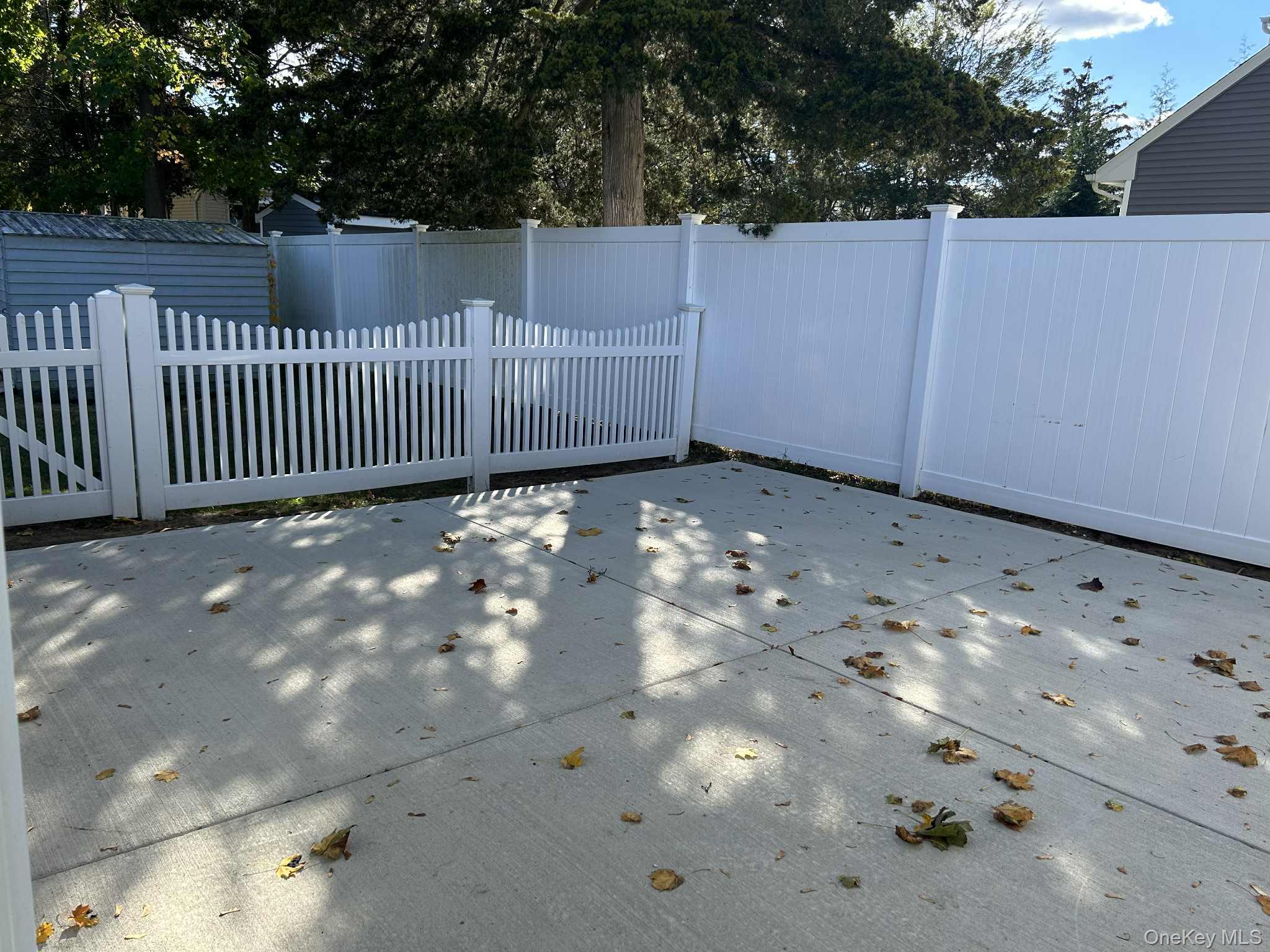 #10 photo, 344 Van Buren Street, サフォーク郡 West Babylon , NY 11704