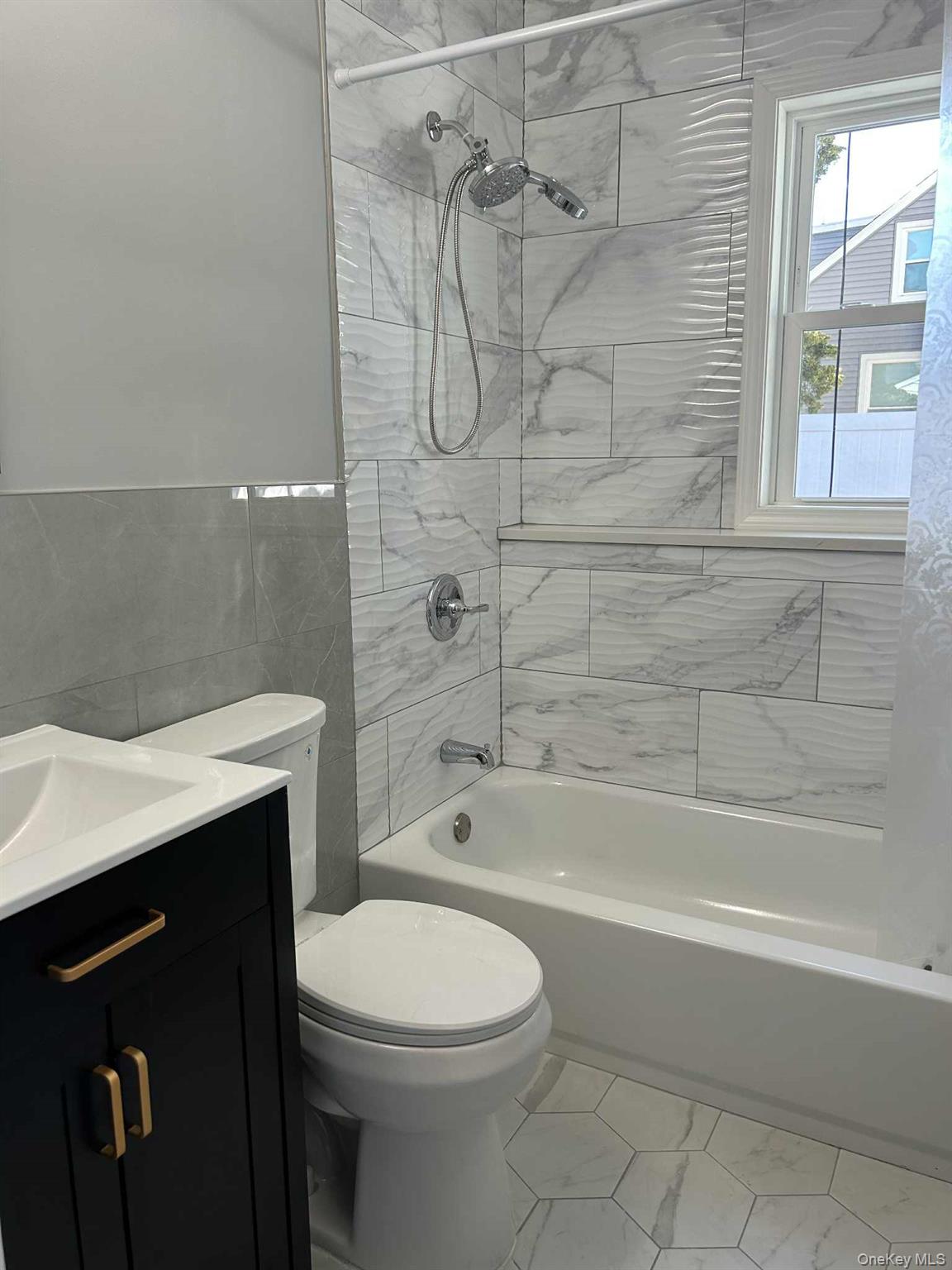 #8 photo, 344 Van Buren Street, サフォーク郡 West Babylon , NY 11704