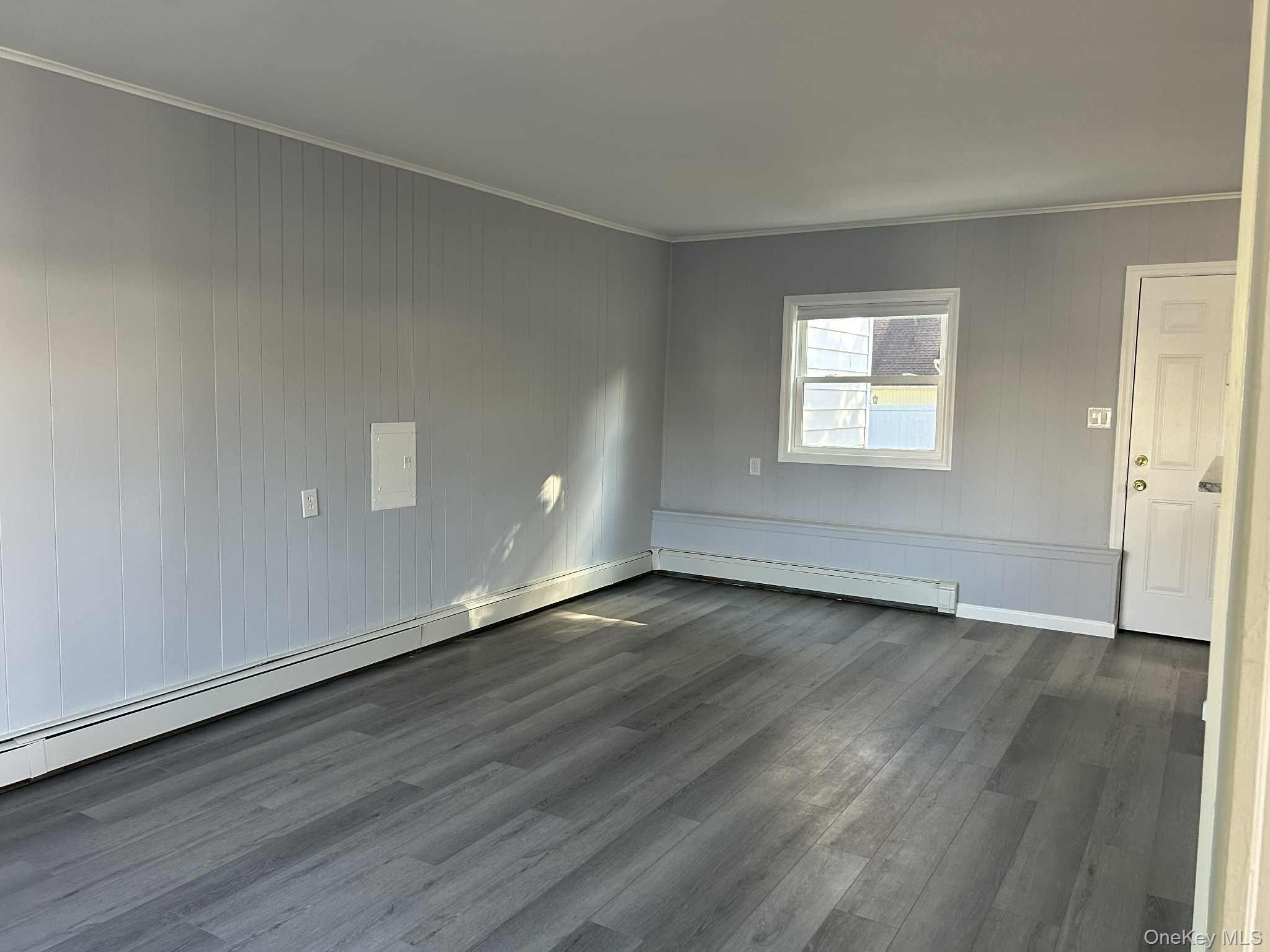 #9 photo, 344 Van Buren Street, サフォーク郡 West Babylon , NY 11704