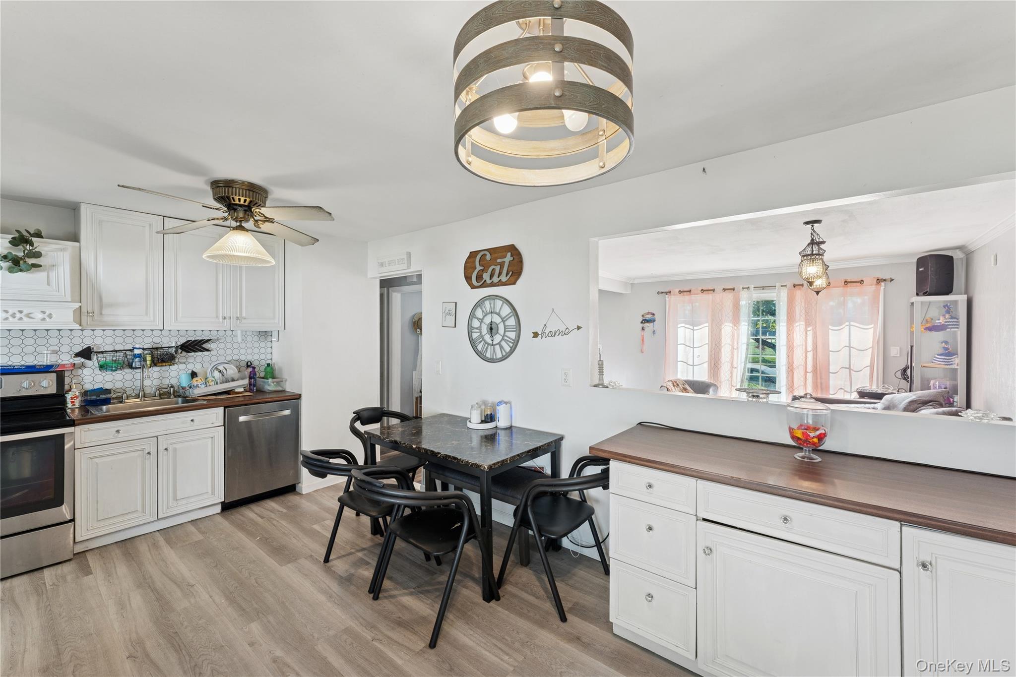 #3 photo, 155 Merrick Avenue, ナッソー郡 East Meadow , NY 11554