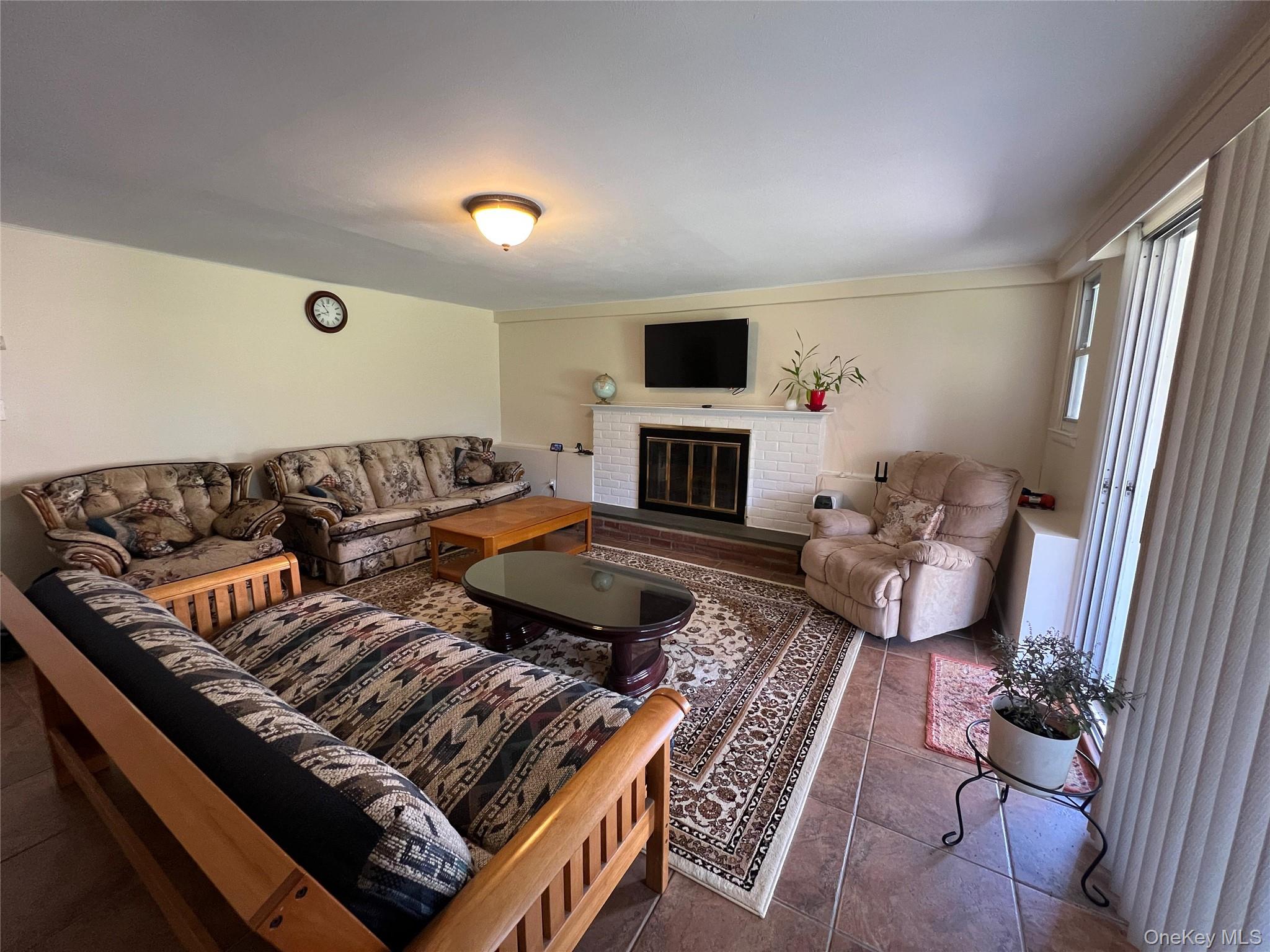 #10 photo, 194 Rhododendron Drive, Westbury , NY 11590