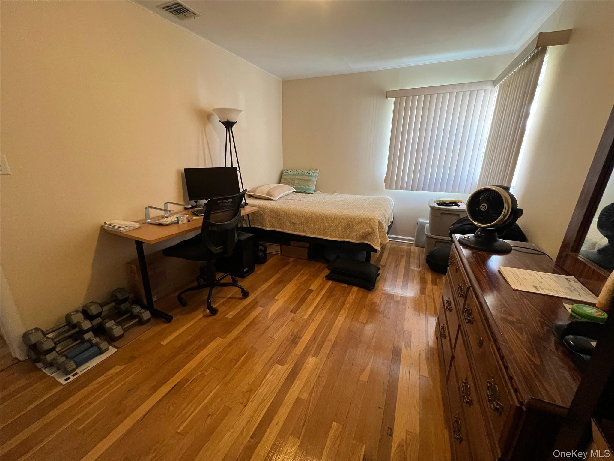 #15 photo, 194 Rhododendron Drive, Westbury , NY 11590