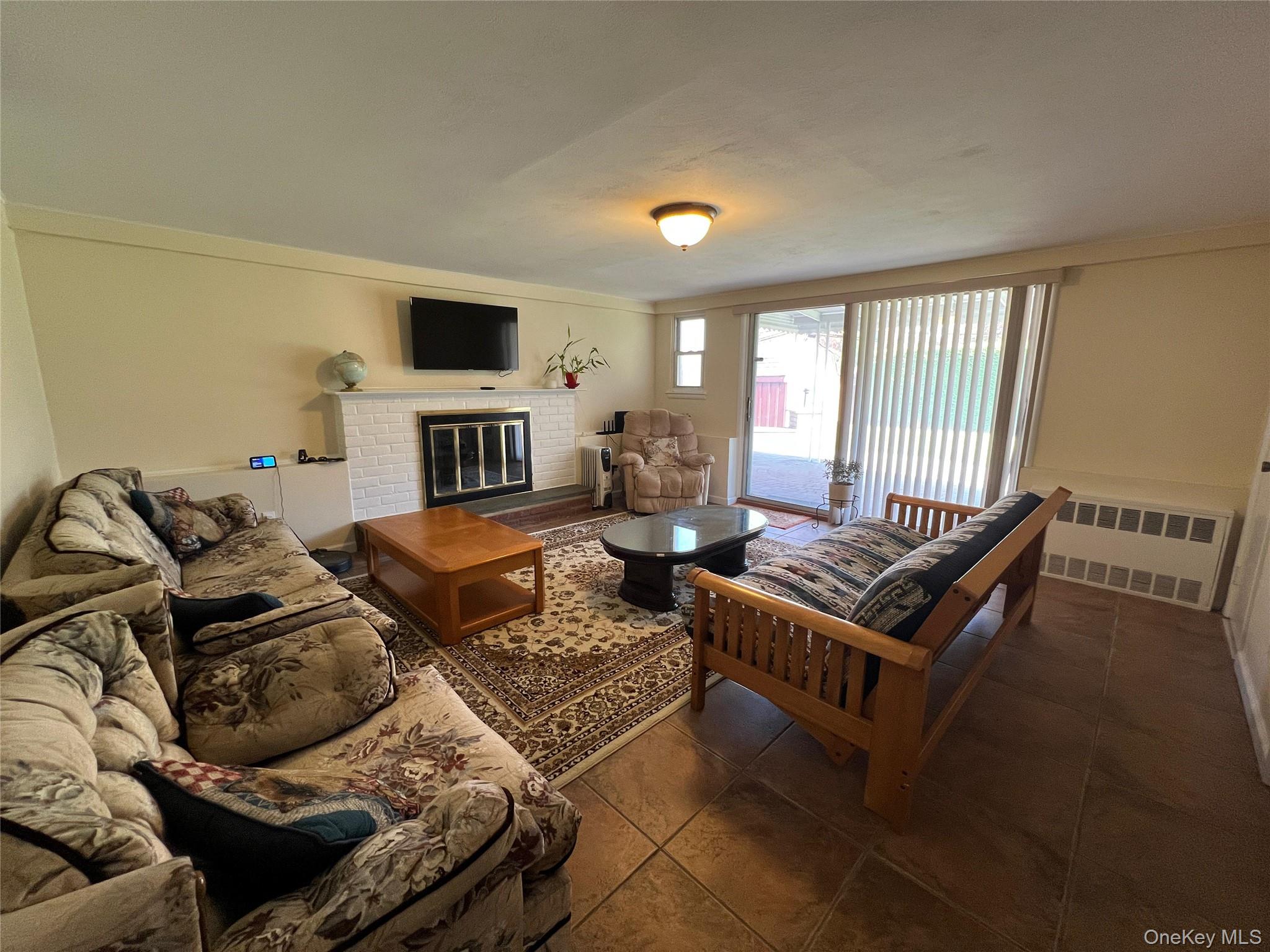 #16 photo, 194 Rhododendron Drive, Westbury , NY 11590