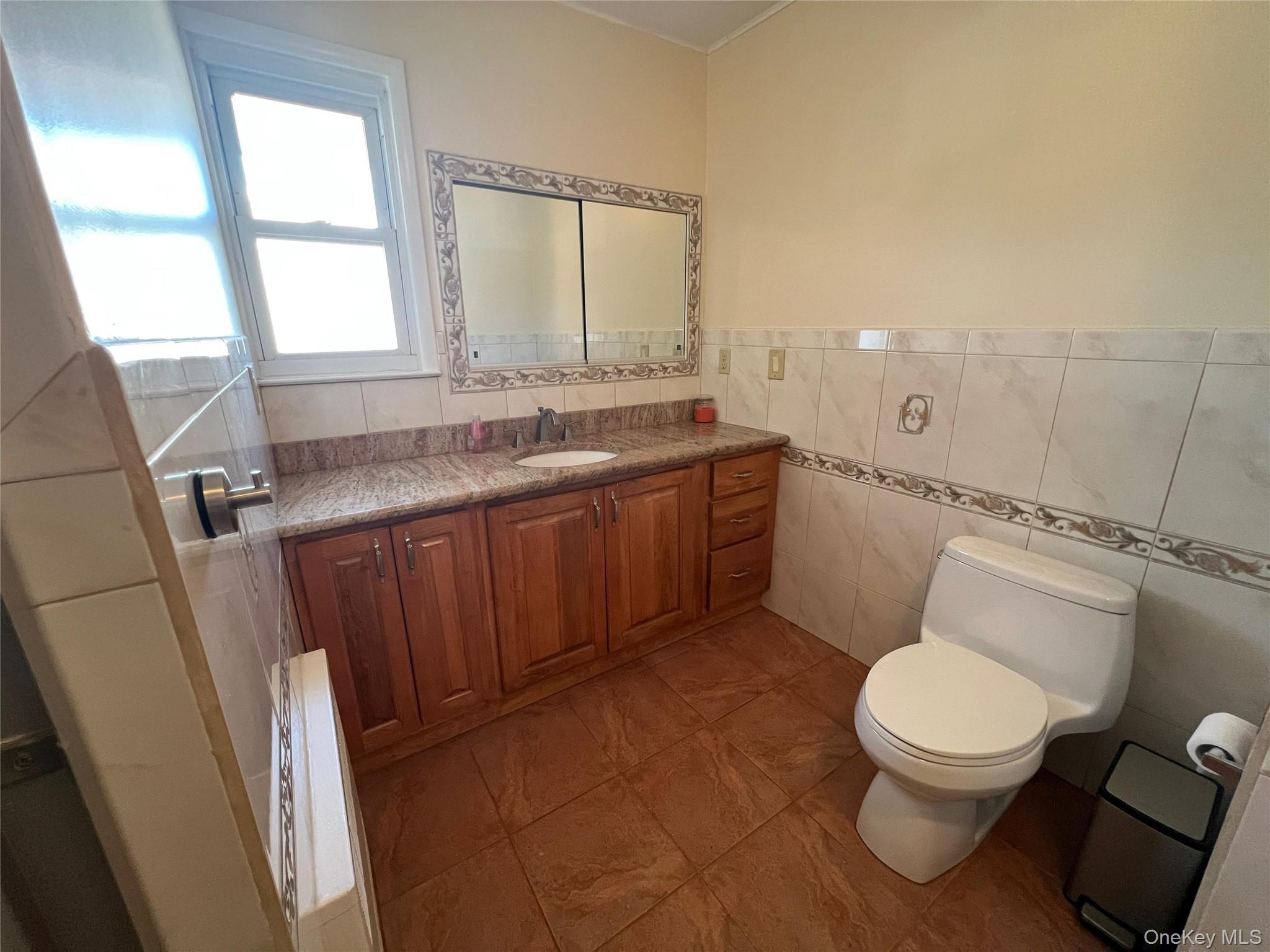 #17 photo, 194 Rhododendron Drive, Westbury , NY 11590