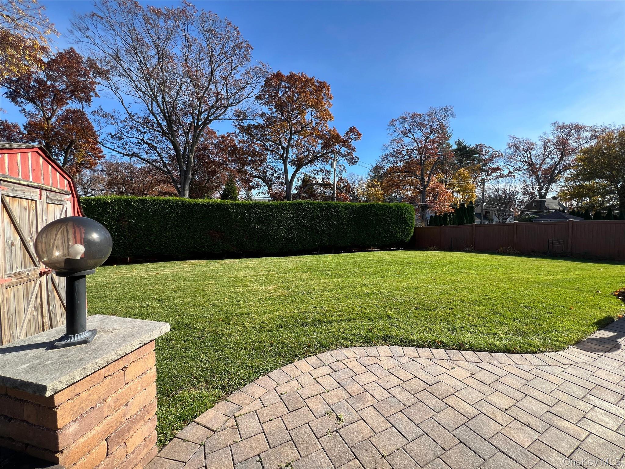 #19 photo, 194 Rhododendron Drive, Westbury , NY 11590