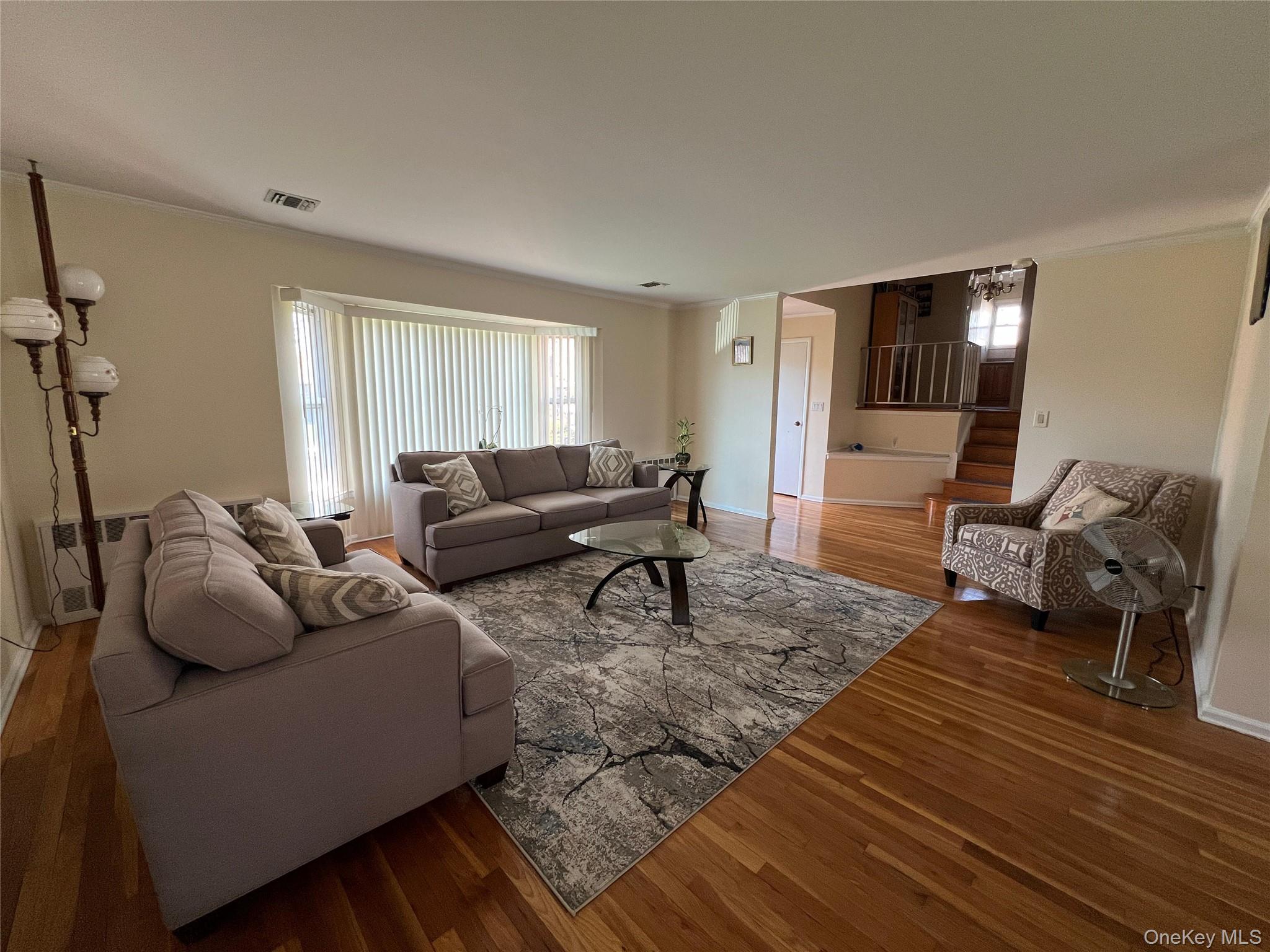 #4 photo, 194 Rhododendron Drive, Westbury , NY 11590