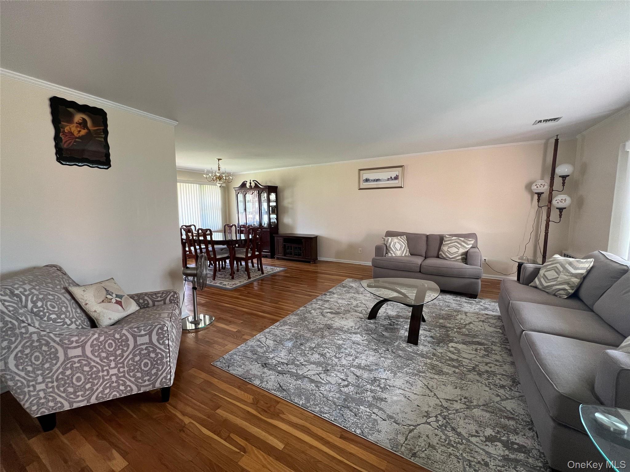 #5 photo, 194 Rhododendron Drive, Westbury , NY 11590