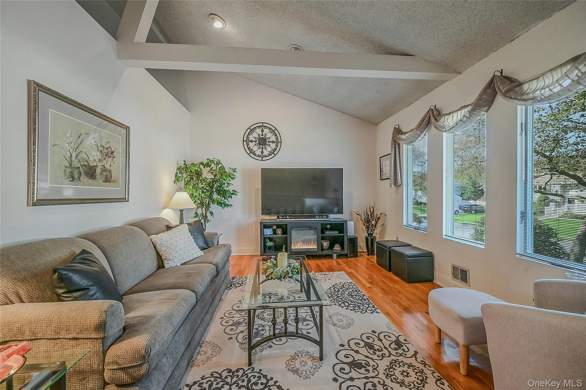 #7 photo, 18 Pomper Drive, East Northport , NY 11731