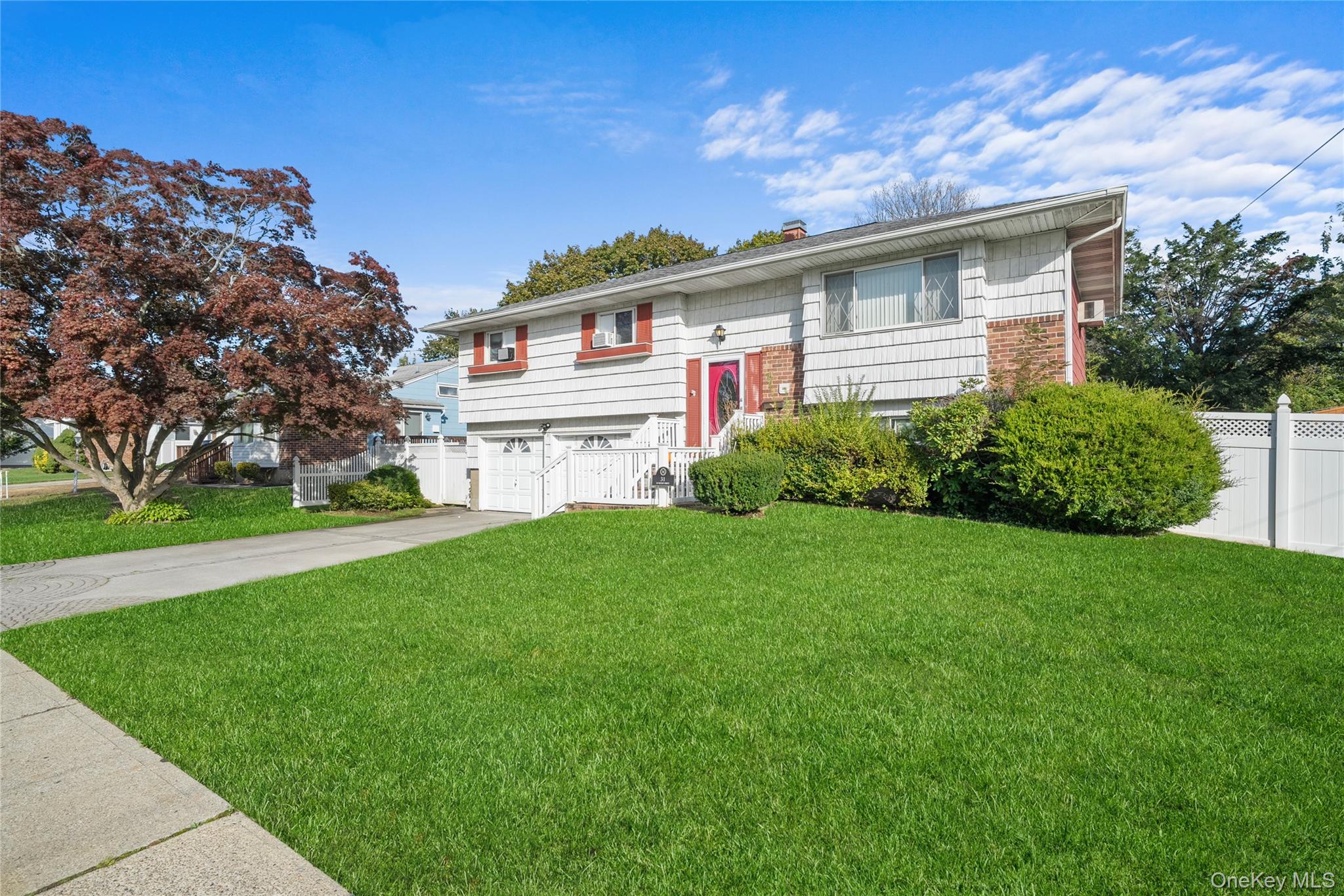 #2 photo, 31 Sunburst Drive, サフォーク郡 Deer Park , NY 11729