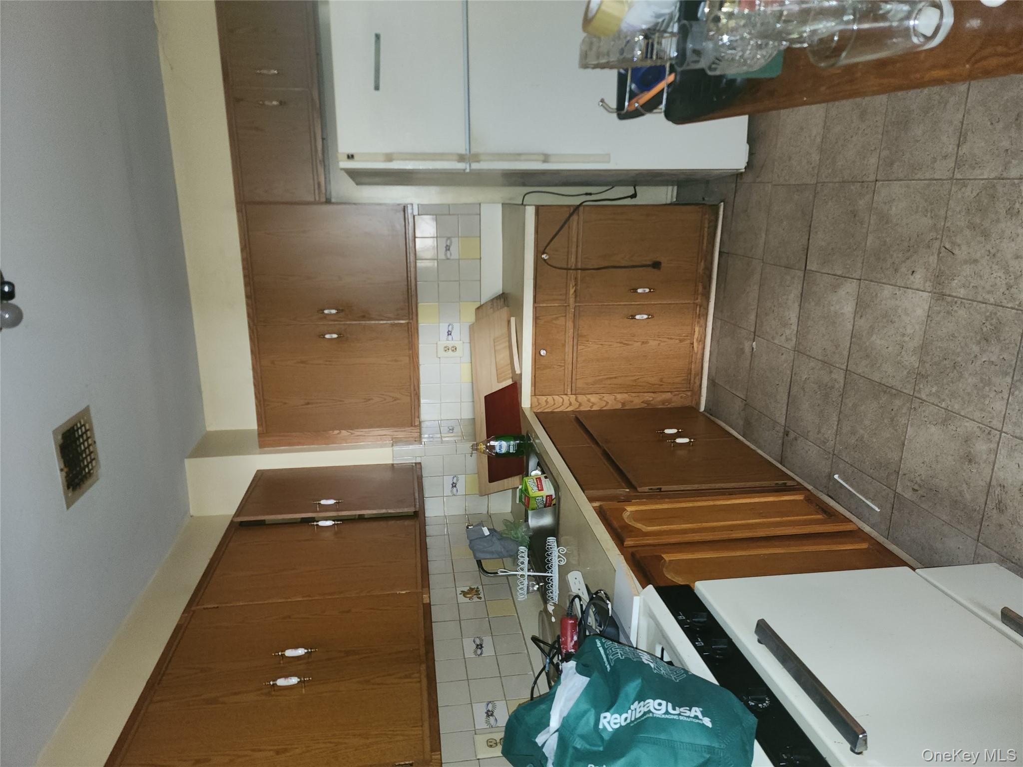 #4 photo, 542 Central Avenue, Brooklyn , NY 11221