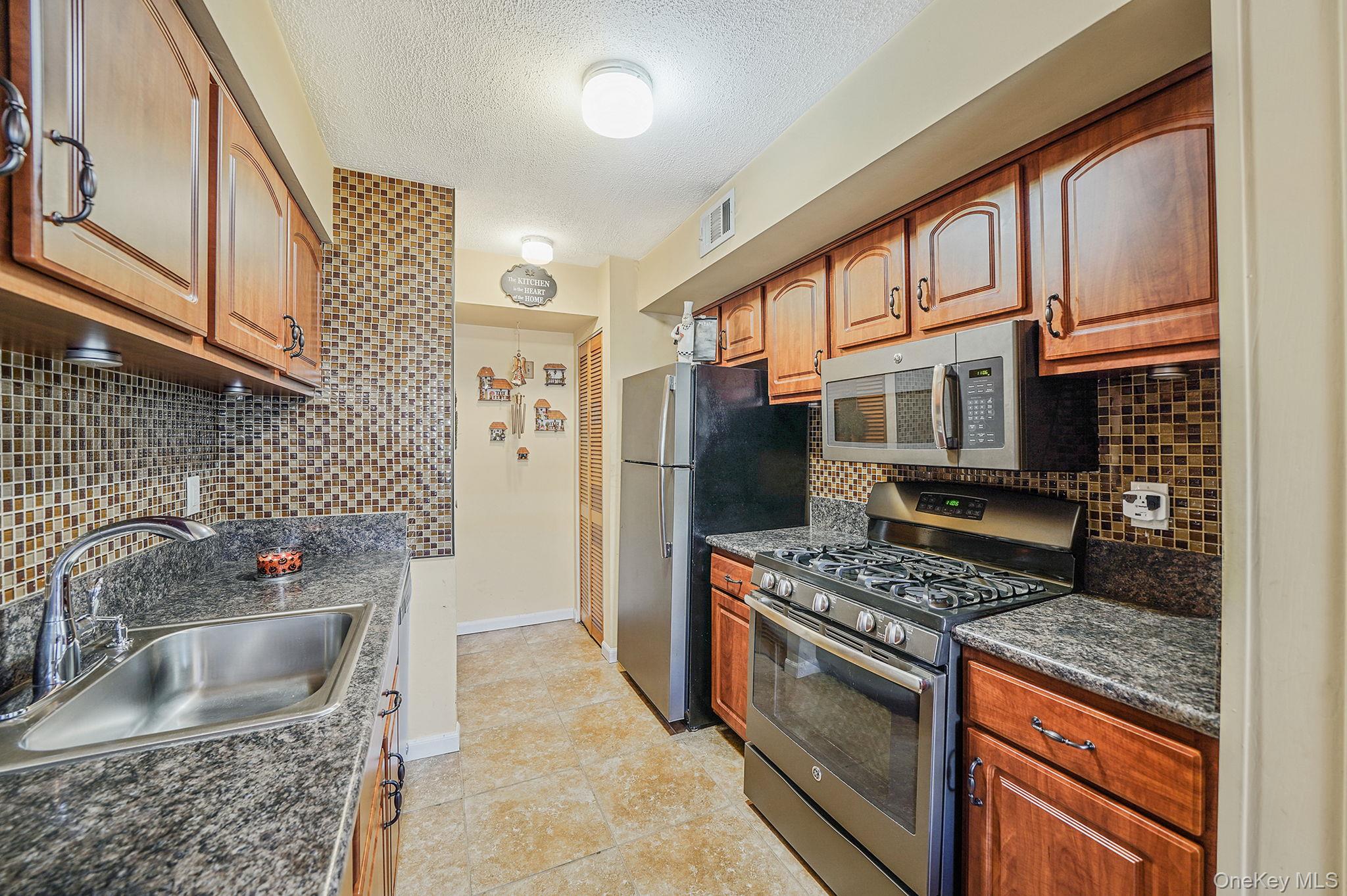 #14 photo, 257 Storm Drive, Holtsville , NY 11742