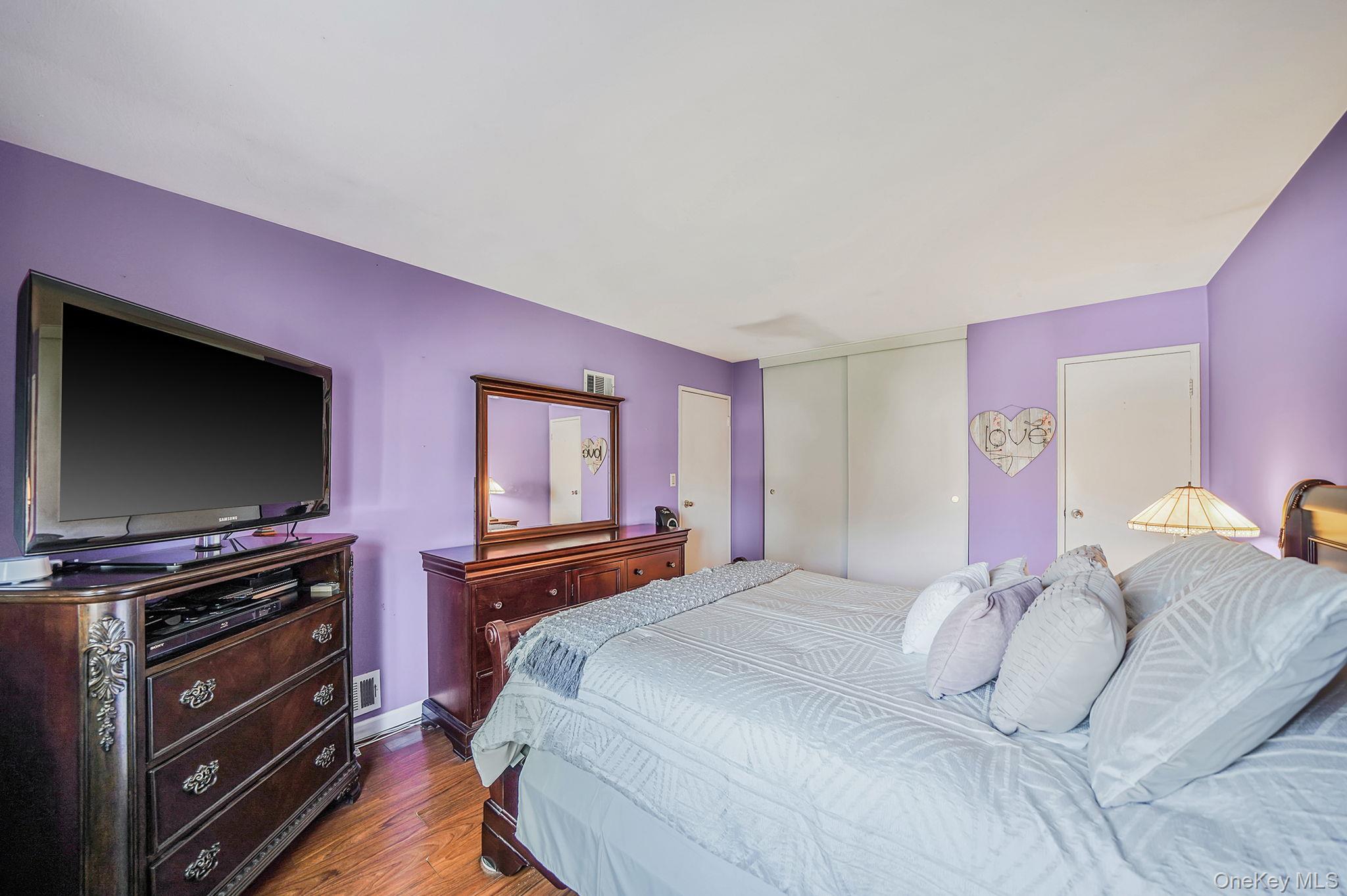 #17 photo, 257 Storm Drive, Holtsville , NY 11742