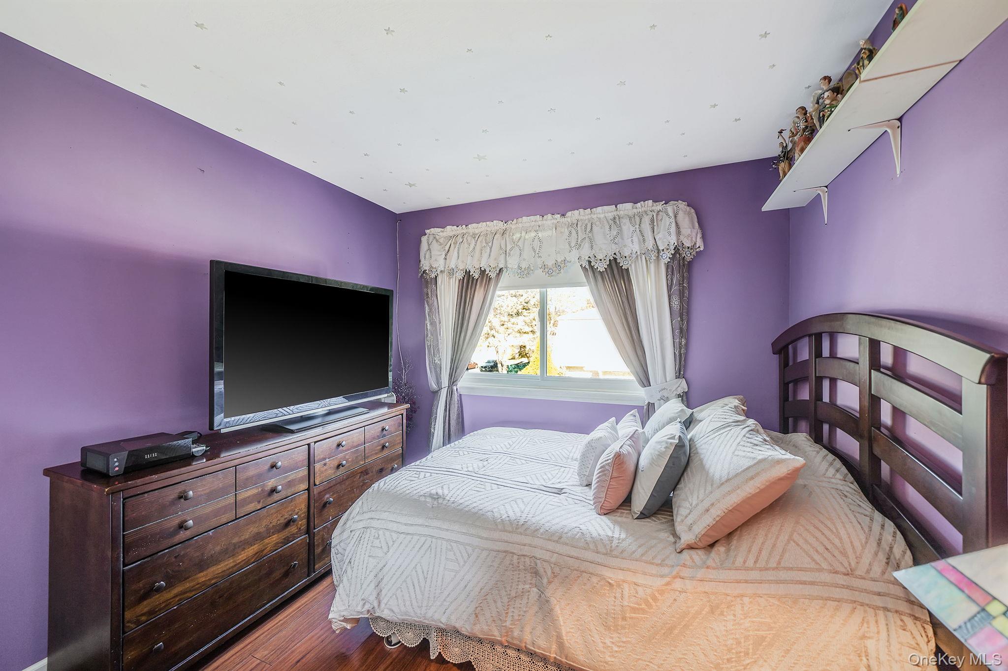 #19 photo, 257 Storm Drive, Holtsville , NY 11742