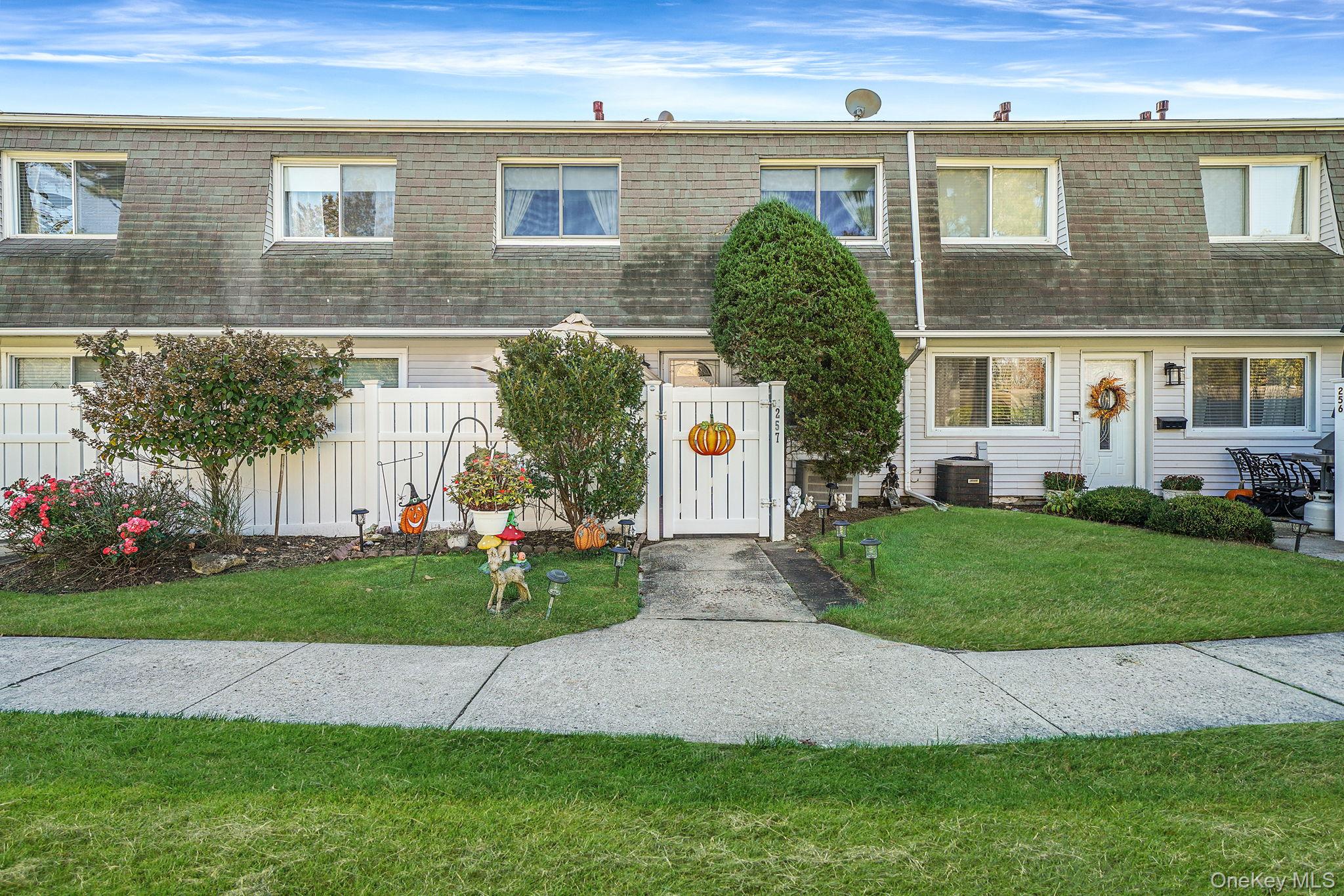 #2 photo, 257 Storm Drive, Holtsville , NY 11742