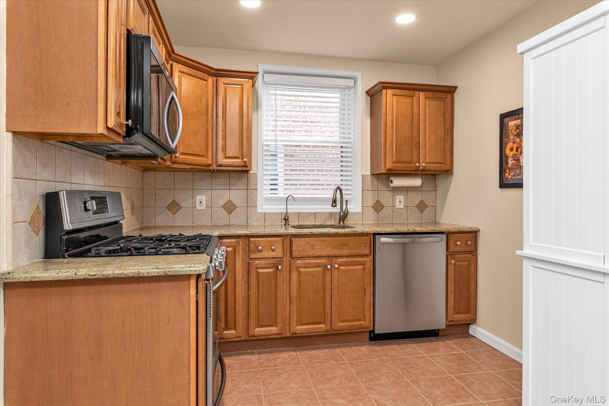 #5 photo, 290 Atlantic Avenue, East Rockaway , NY 11518