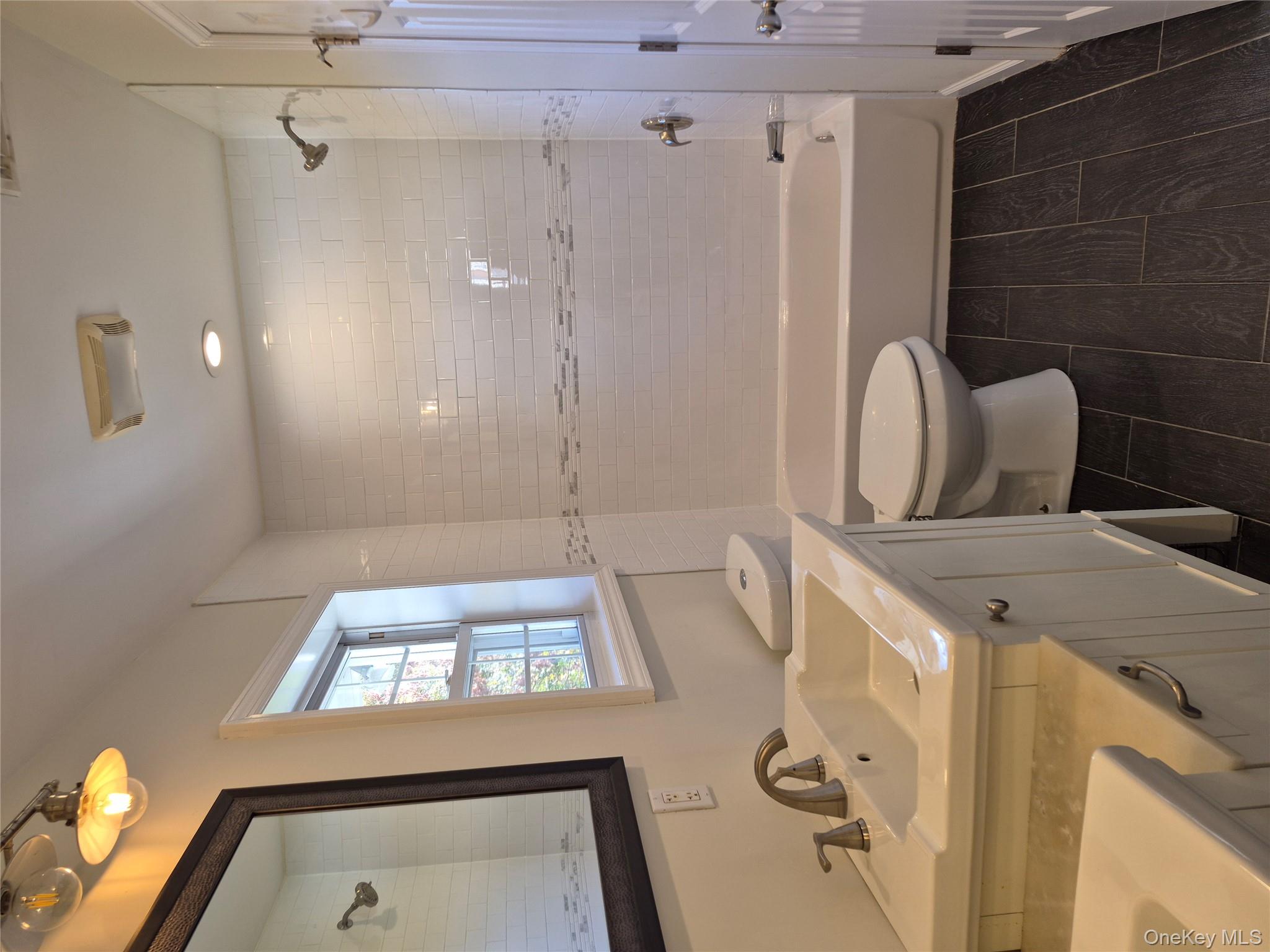 #11 photo, 106 Roxbury Drive, Commack , NY 11725