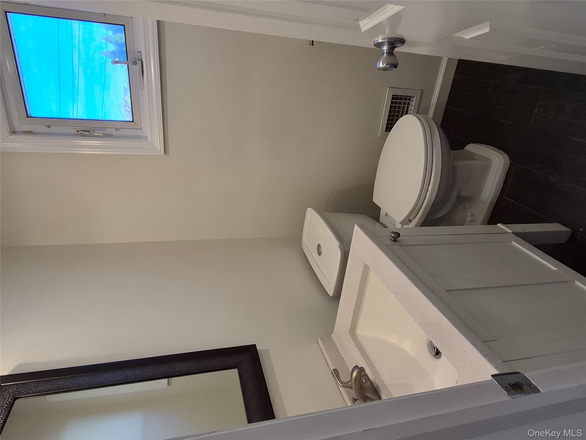 #6 photo, 106 Roxbury Drive, Commack , NY 11725