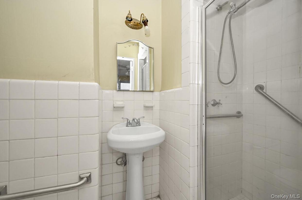 #17 photo, 67-66 108th street, Forest Hills , NY 11375