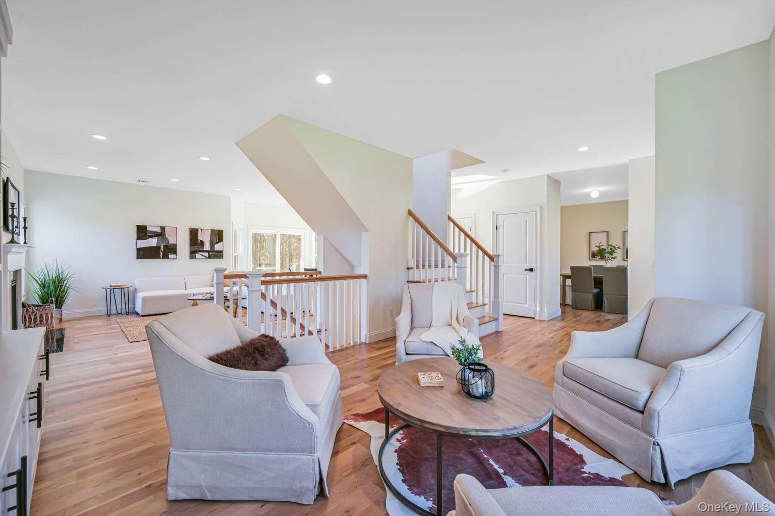 #3 photo, 63 Gray Avenue, サフォーク郡 Medford , NY 11763