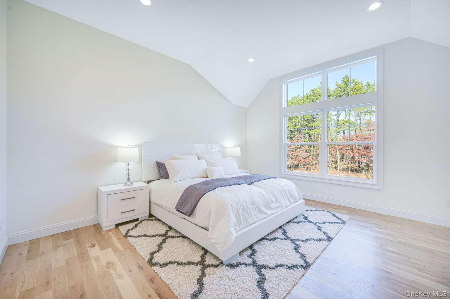 #9 photo, 63 Gray Avenue, サフォーク郡 Medford , NY 11763