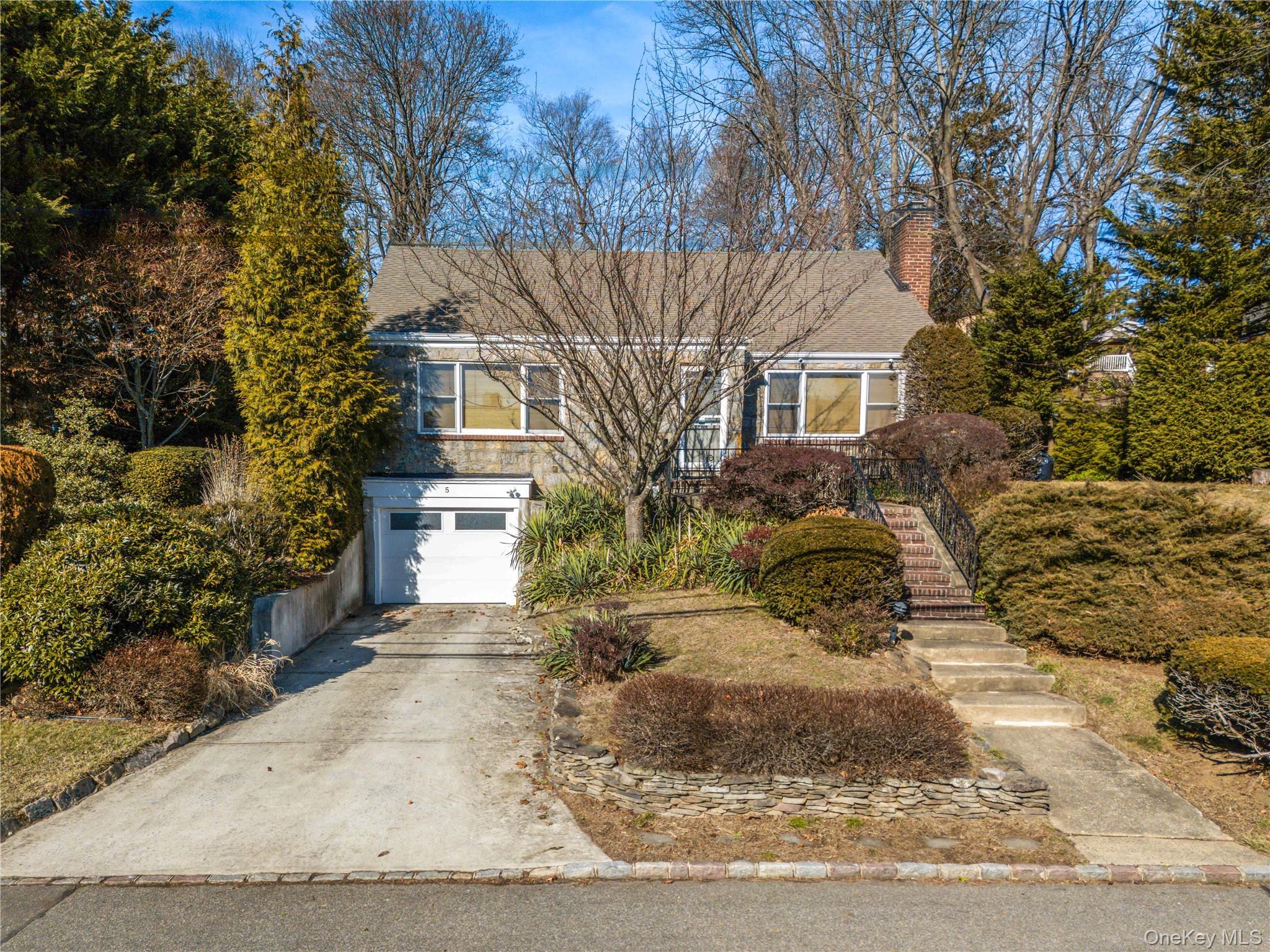 #1 photo, 5 Hillside Avenue, Roslyn Heights , NY 11577