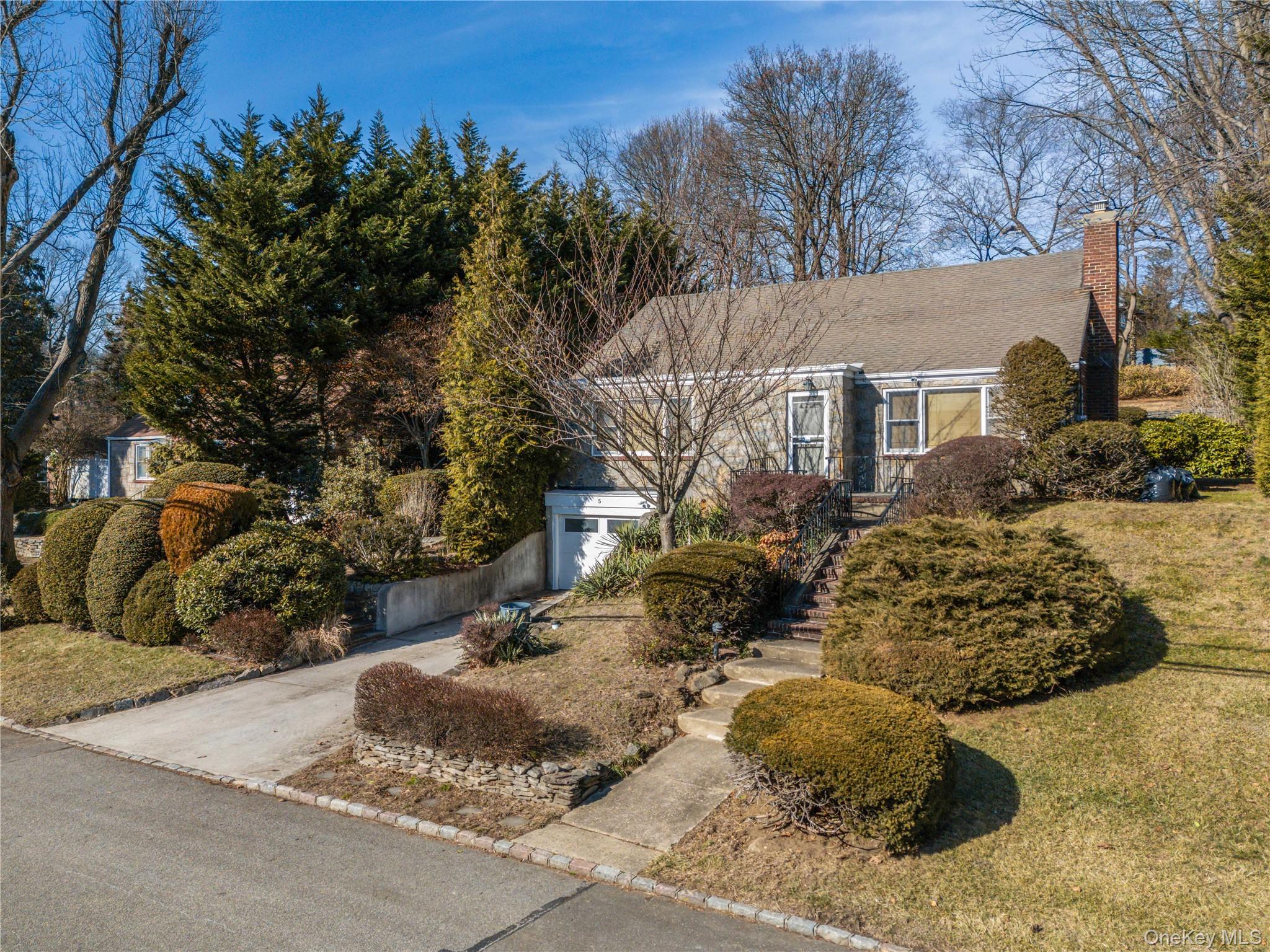 #2 photo, 5 Hillside Avenue, Roslyn Heights , NY 11577