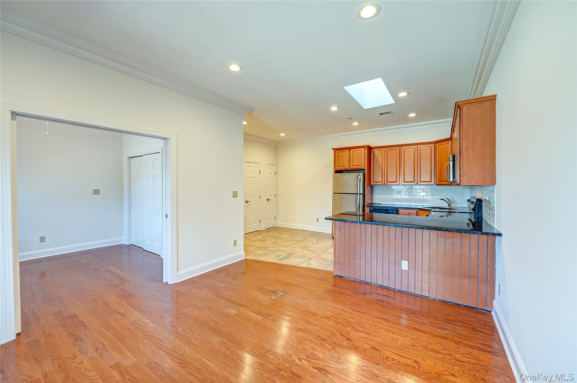 #2 photo, 328A Main Street, サフォーク郡 Huntington , NY 11743