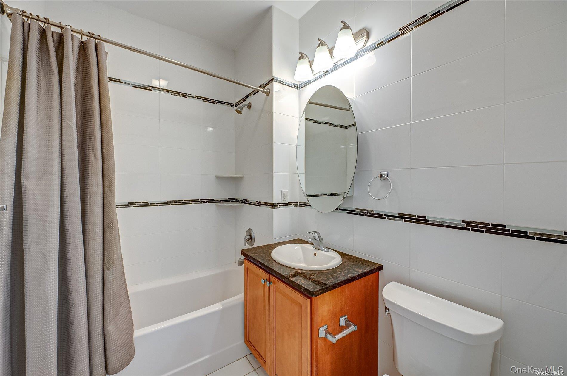 #8 photo, 328A Main Street, サフォーク郡 Huntington , NY 11743