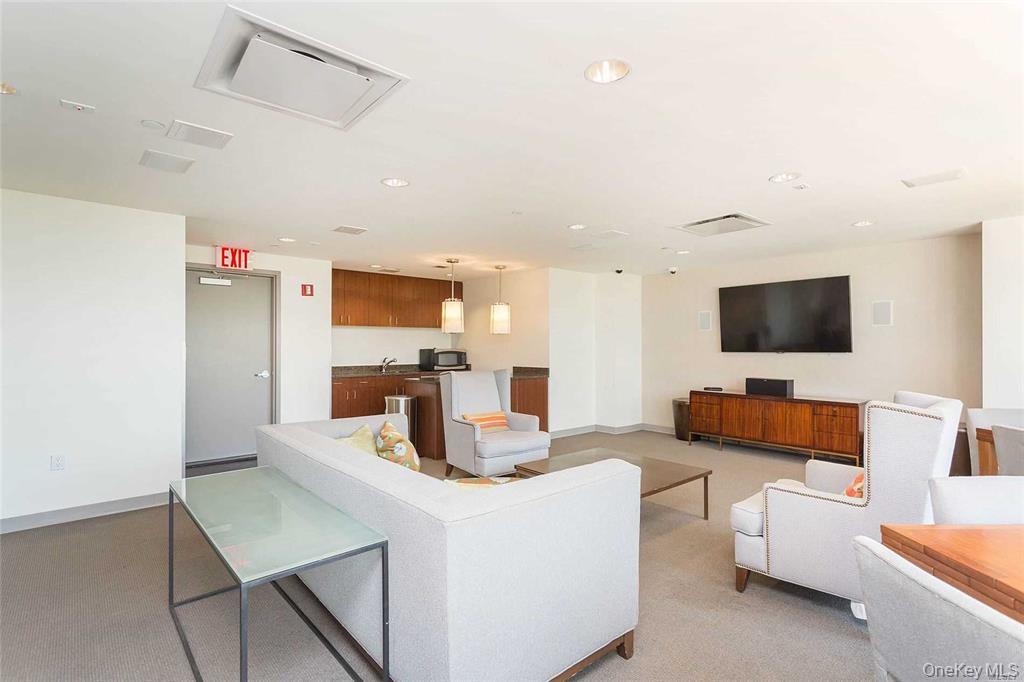 #5 photo, 40-28 College Point Blvd, Flushing , NY 11354