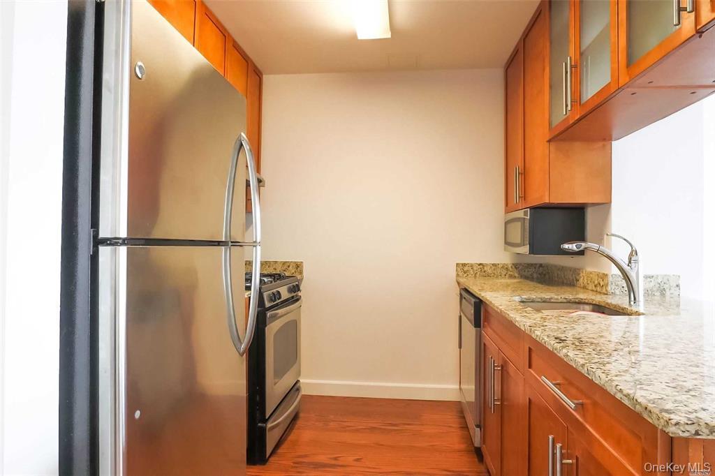 #9 photo, 40-28 College Point Blvd, Flushing , NY 11354