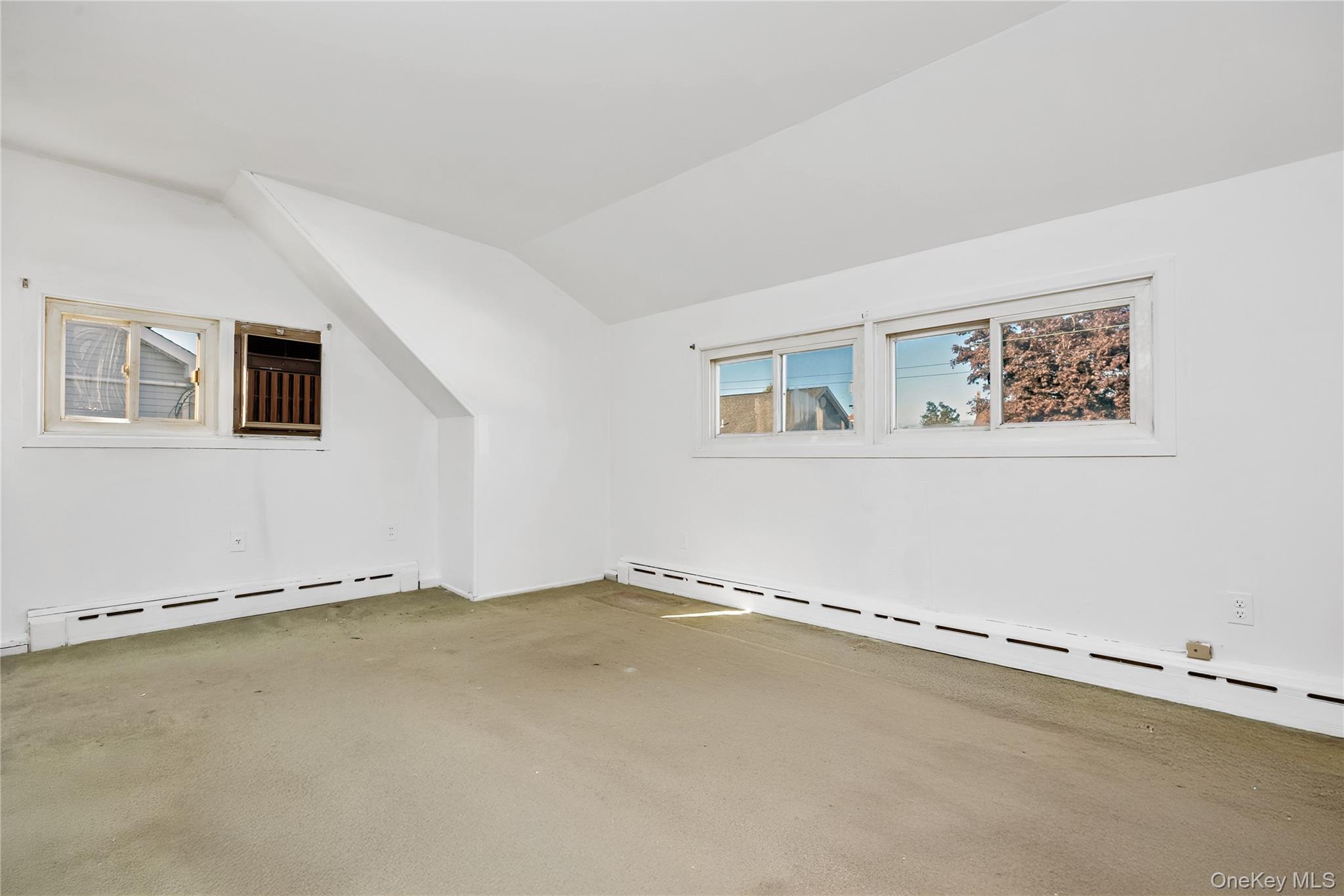 #16 photo, 44 Sparrow Lane, Levittown , NY 11756