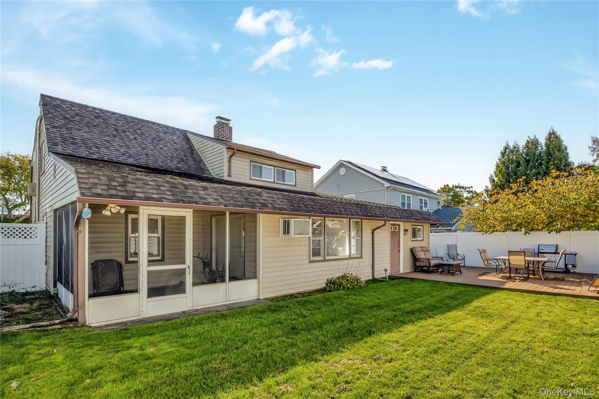 #18 photo, 44 Sparrow Lane, Levittown , NY 11756