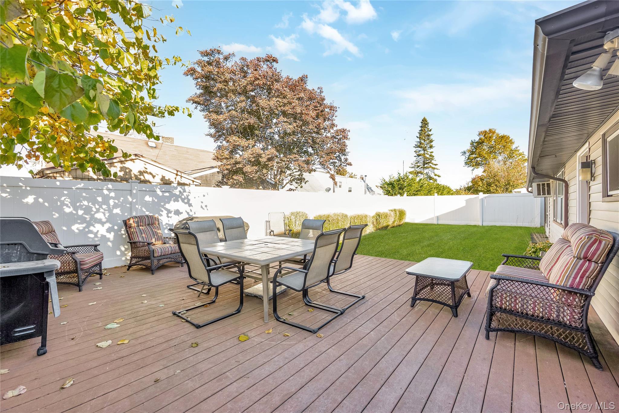 #19 photo, 44 Sparrow Lane, Levittown , NY 11756