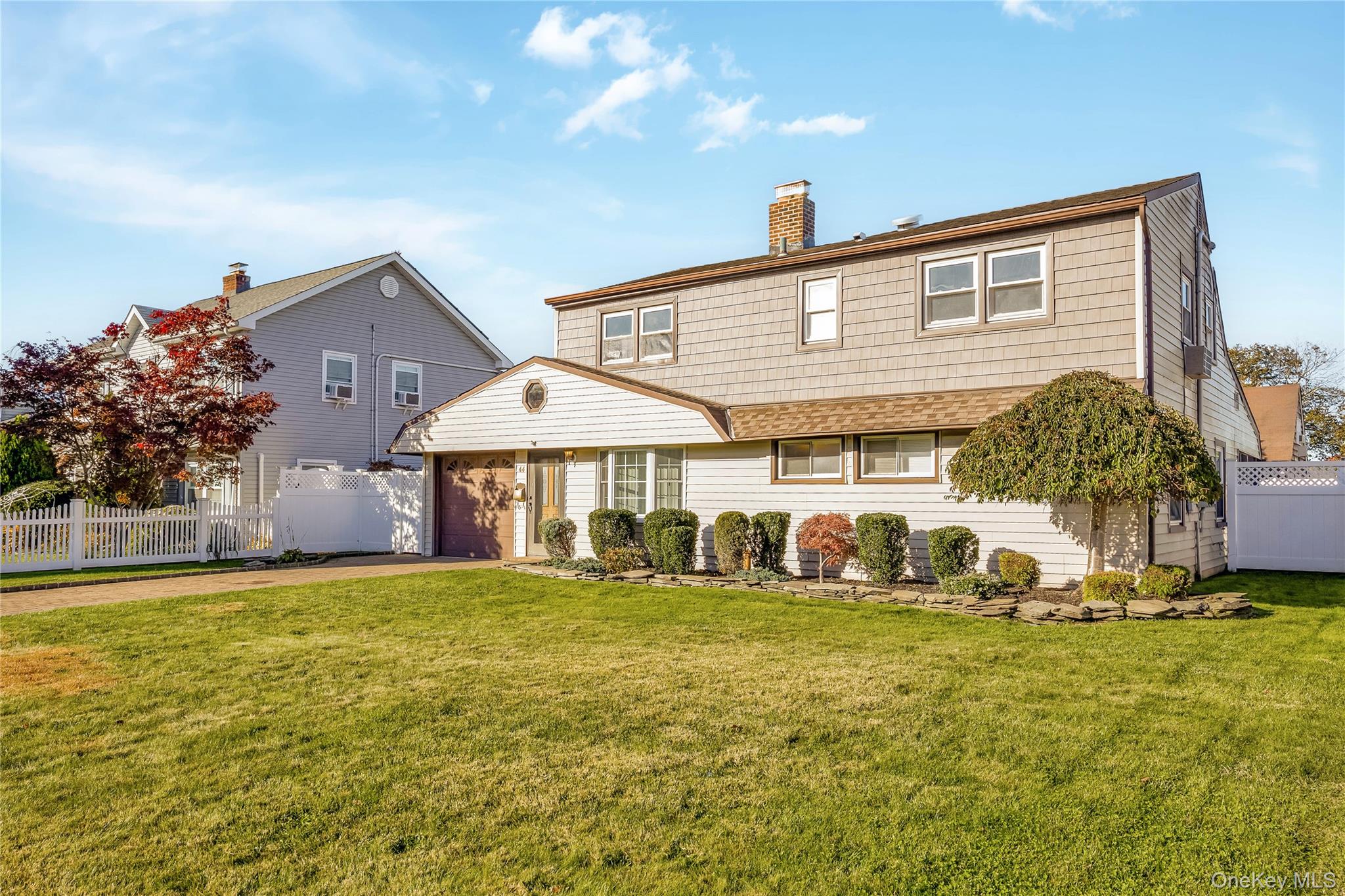 #2 photo, 44 Sparrow Lane, Levittown , NY 11756