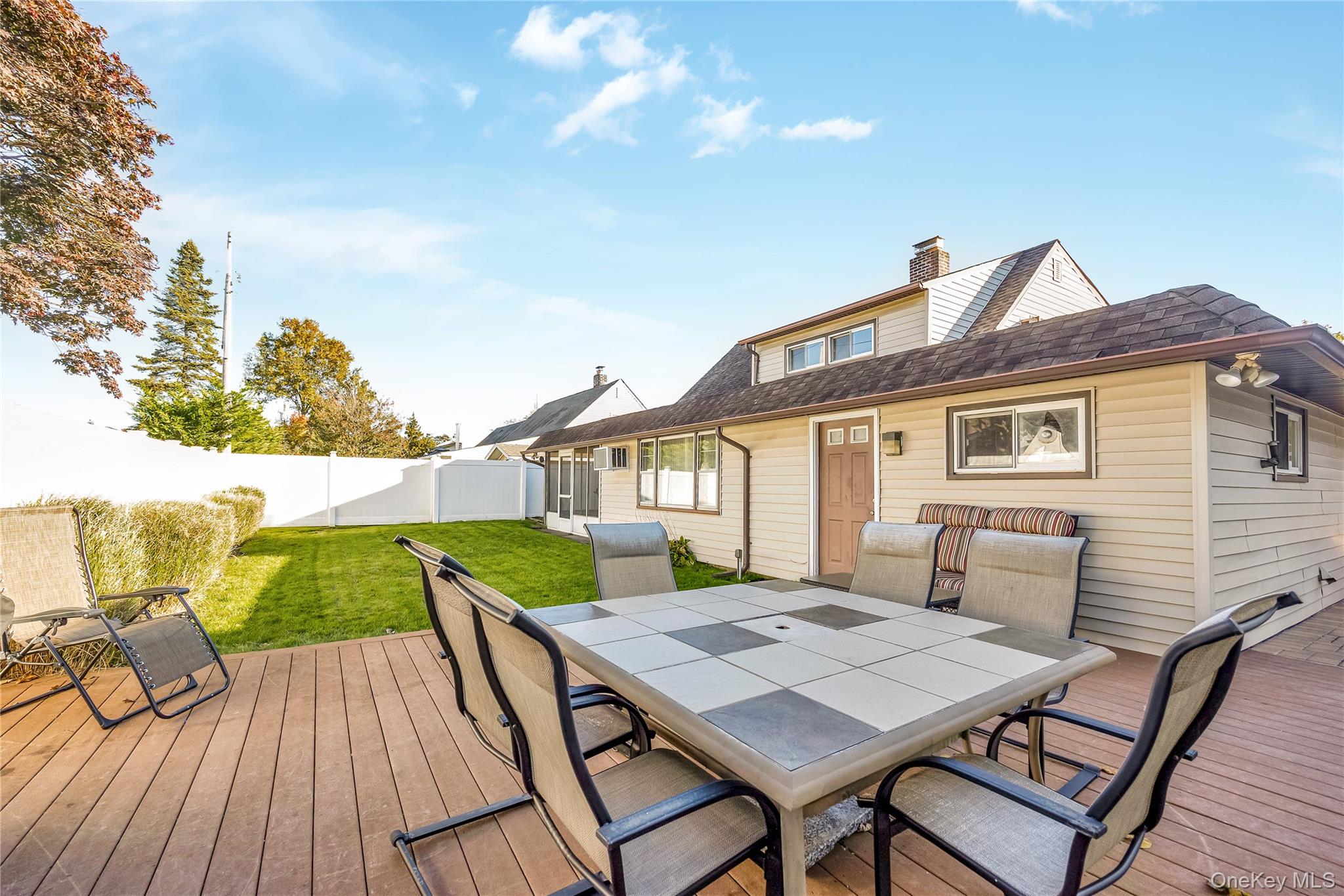 #20 photo, 44 Sparrow Lane, Levittown , NY 11756