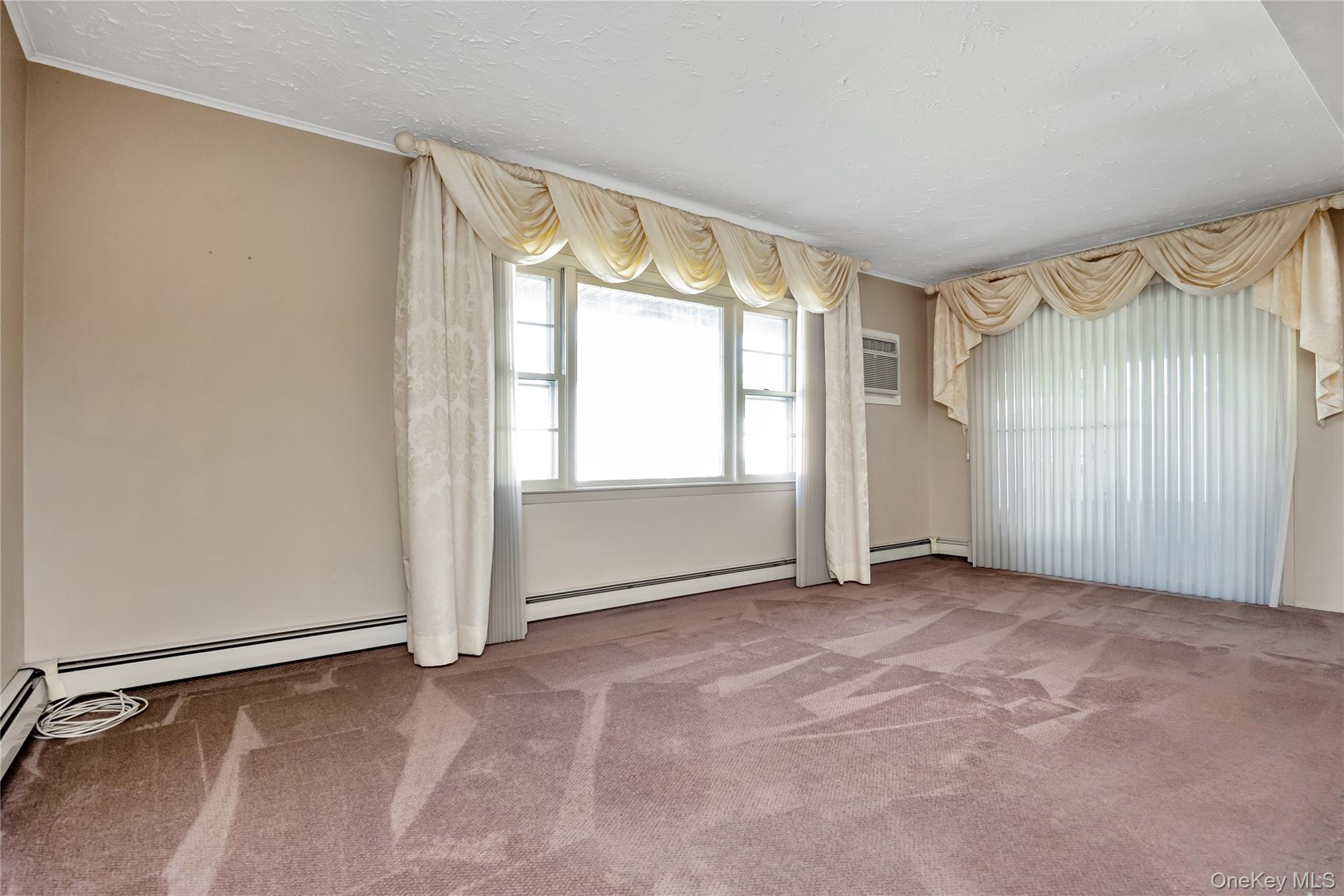 #7 photo, 44 Sparrow Lane, Levittown , NY 11756