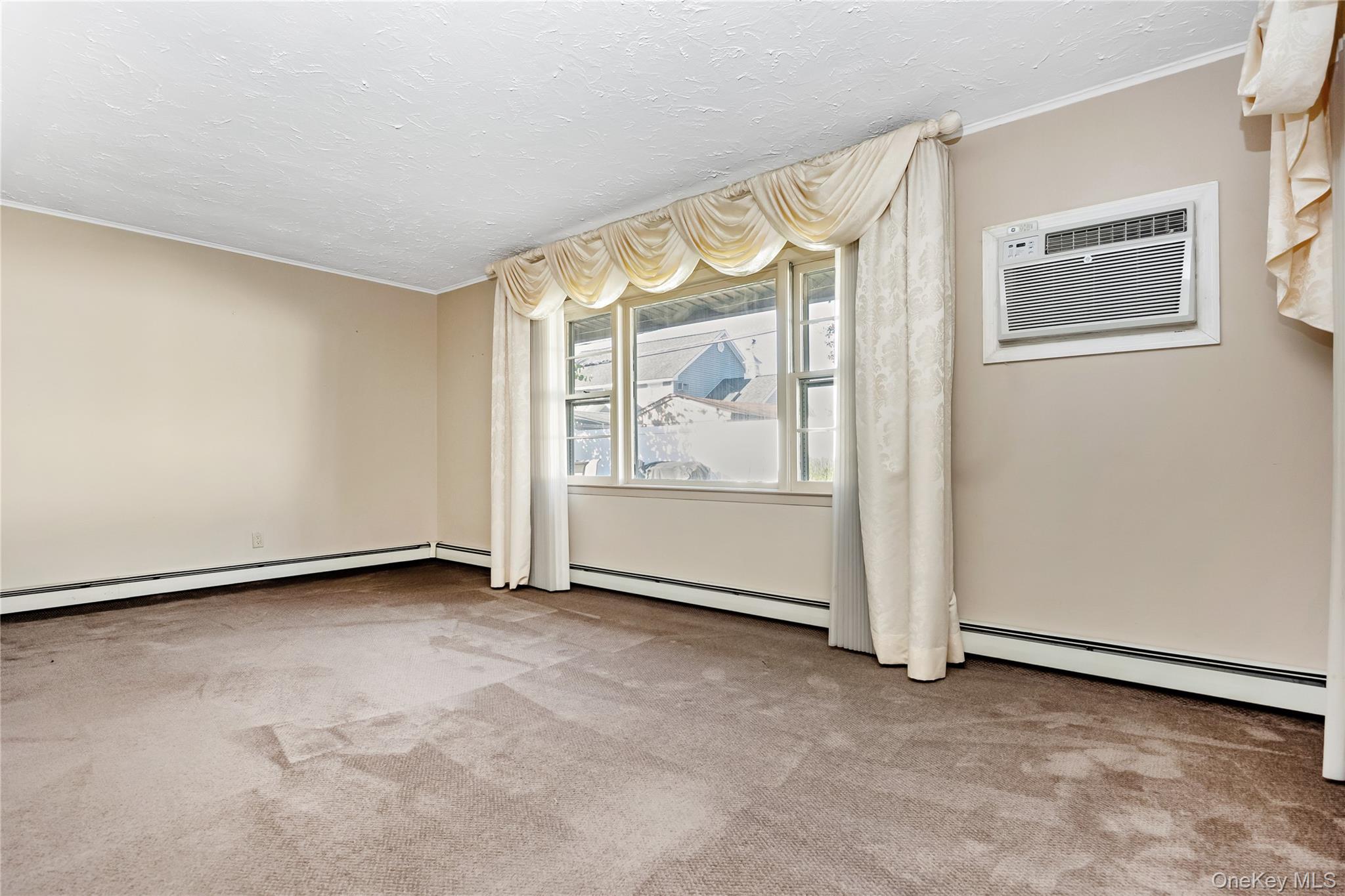 #8 photo, 44 Sparrow Lane, Levittown , NY 11756