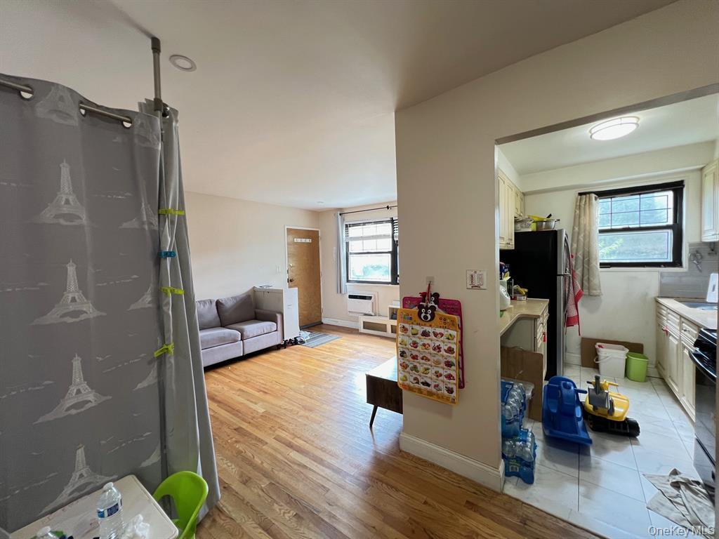 #10 photo, 69-15 136th St, Kew Garden Hills , NY 11367