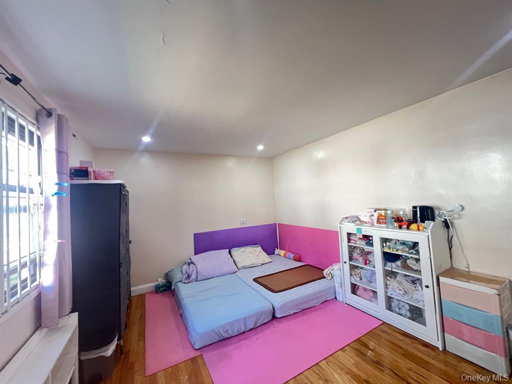 #3 photo, 69-15 136th St, Kew Garden Hills , NY 11367